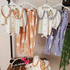 شومیز یقه گلدار و شلوار چارخونه